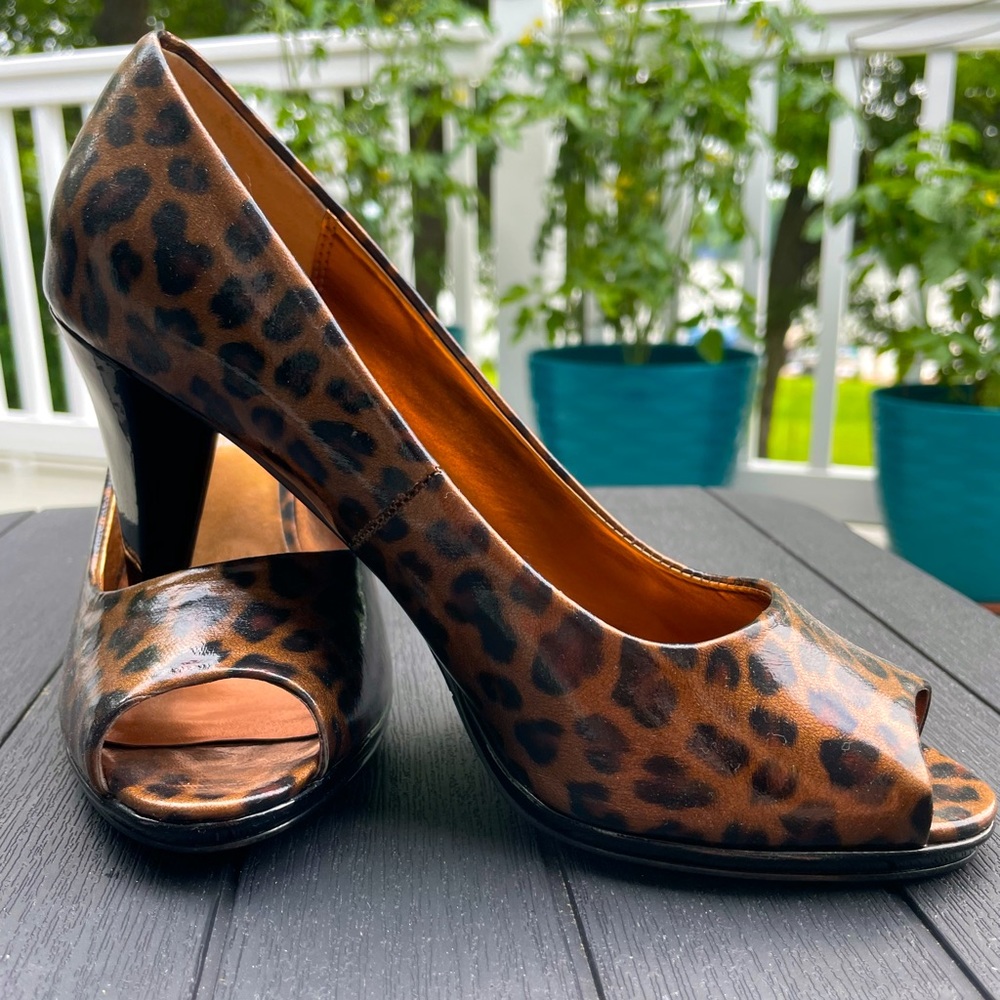 Patent-look animal print peep-toe pumps